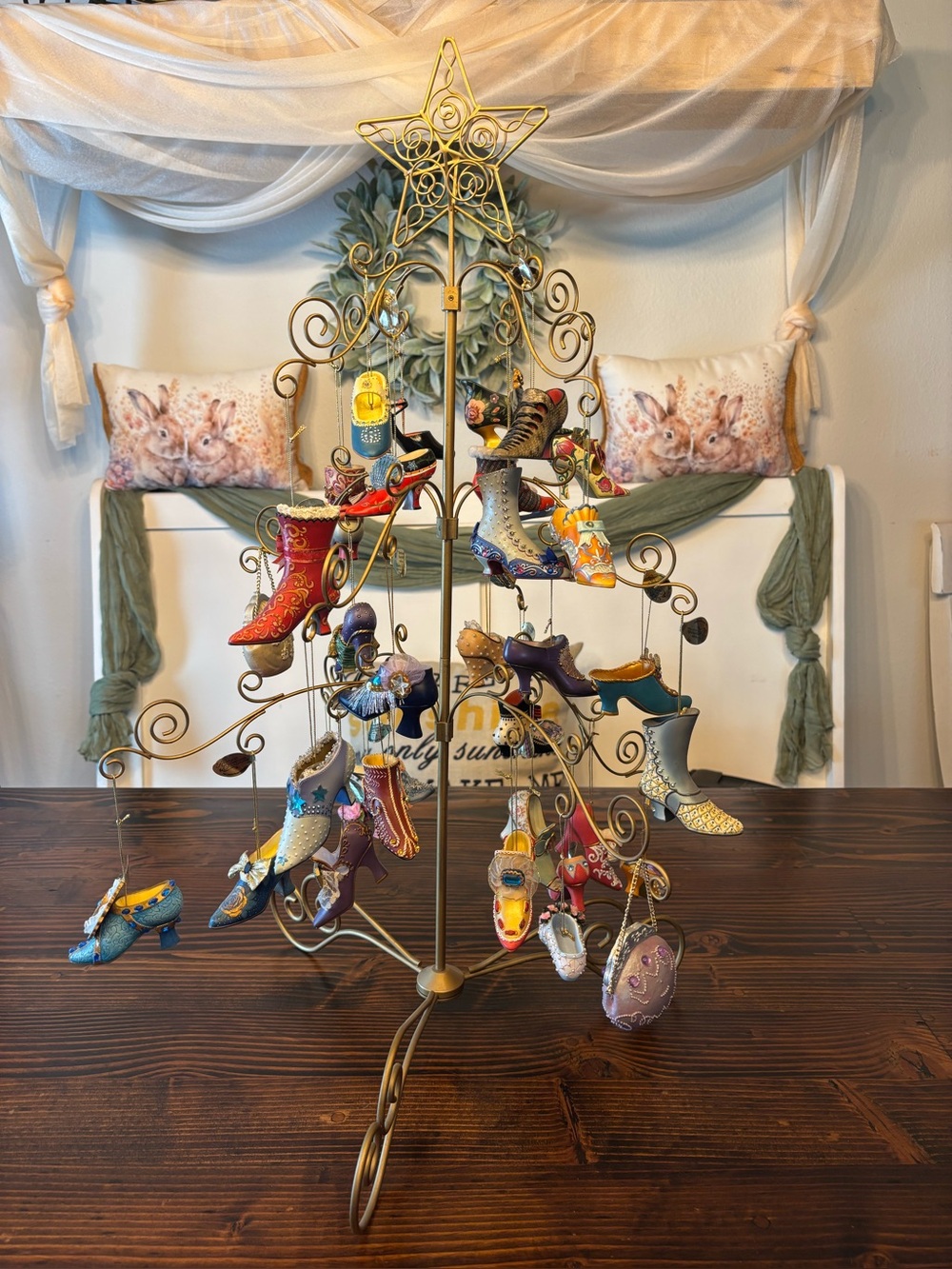 VINTAGE 90’s Ashton Drake Heirloom Shoe Collection with gold tree